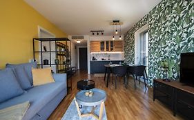 Jungle Mesh Lux Apartment